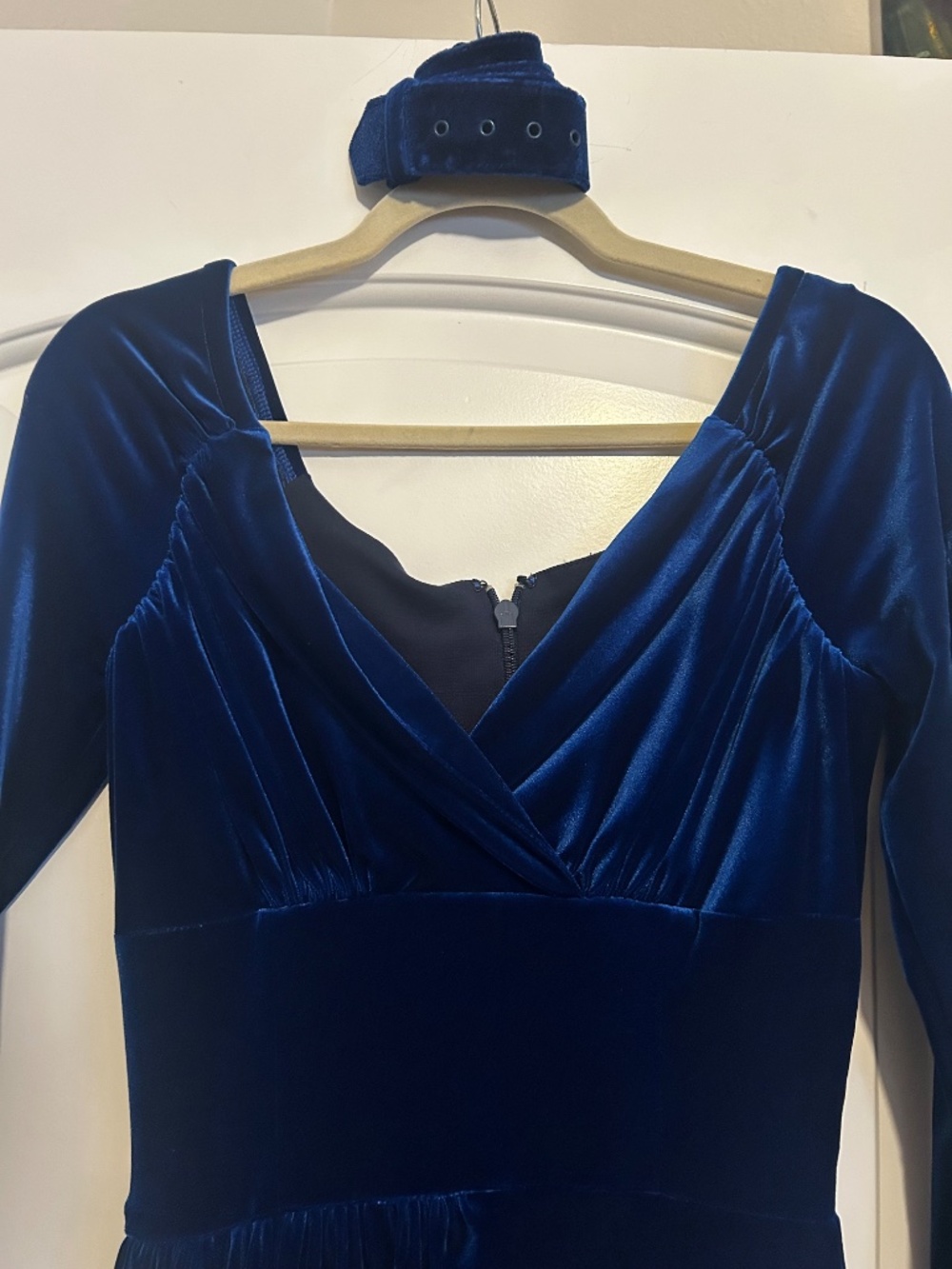 Vixen by Micheline Pitt Starlet Wiggle Dress in Blue Velvet - Picture 6 of 7